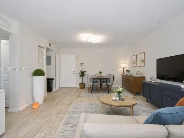 8240 SW 210th St APT 207, Cutler Bay, FL 33189