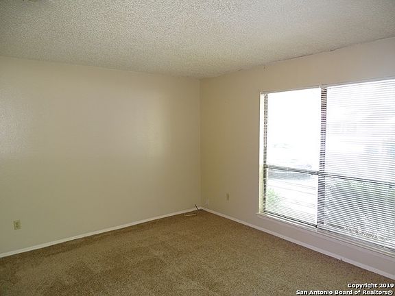 5th image of 605 Frostwood Dr