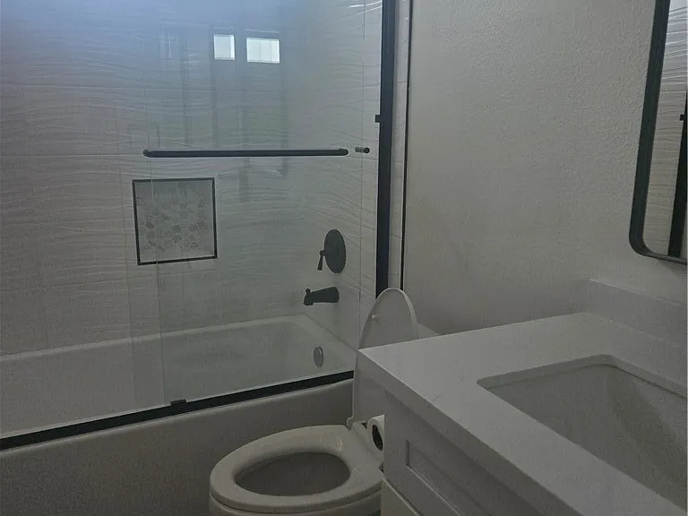 15137 Magnolia Blvd #C — Photo 8