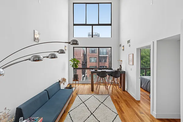 Living room, photo 2