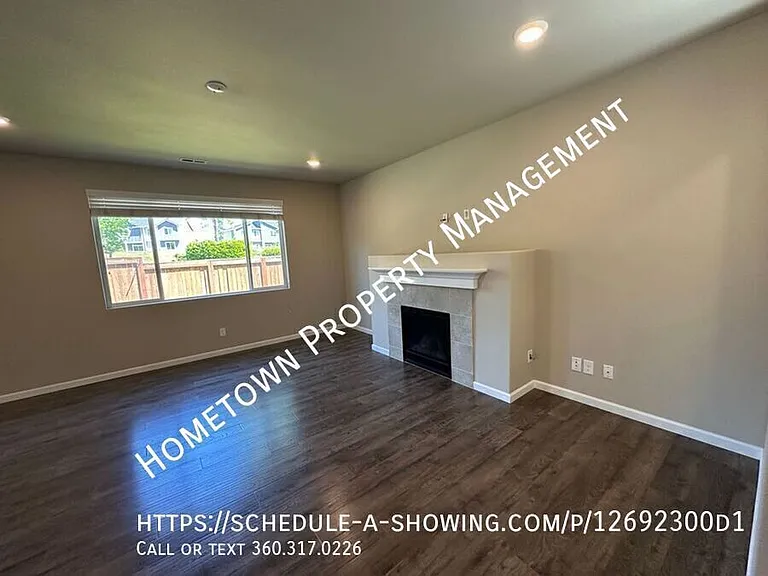 3332 Juno Ct NE — Photo 8