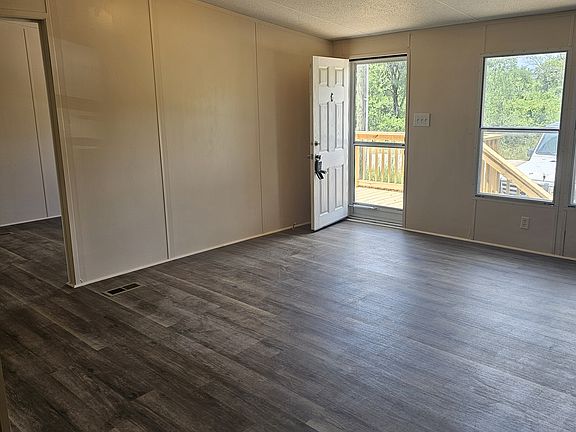 4th image of 178 Sleepy Meadow Dr