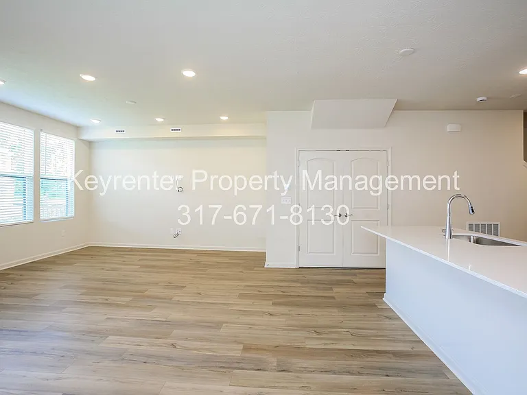 9738 Behner Dr — Photo 8