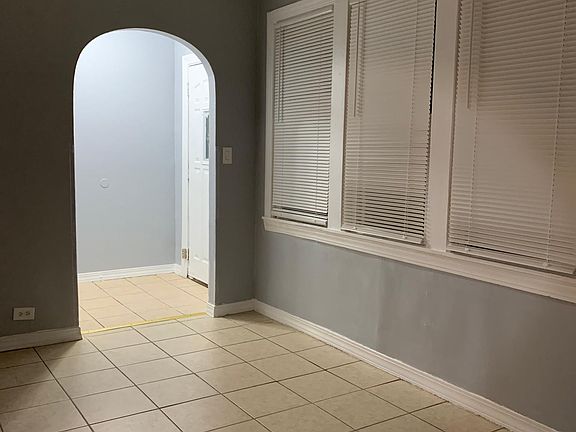 4th image of 4942 S Artesian Ave