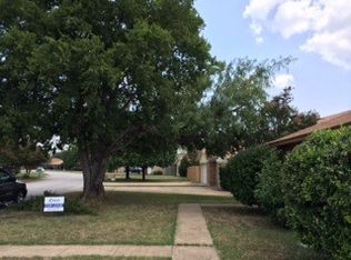 1049 Cottonwood Trl, Benbrook, TX 76126