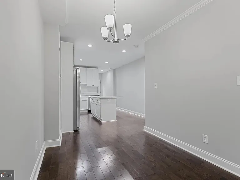 42 E Heath St — Photo 6