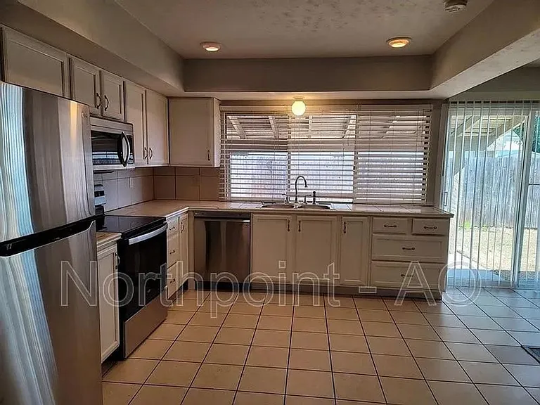 1362 Applegate Dr — Photo 2