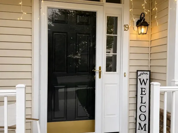 19 Orwich Ct, Danbury, CT