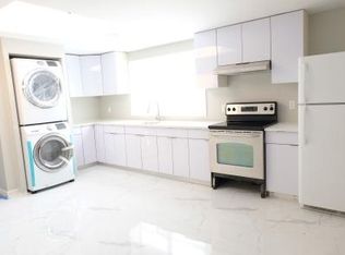 19 Amber Ln, Levittown, NY