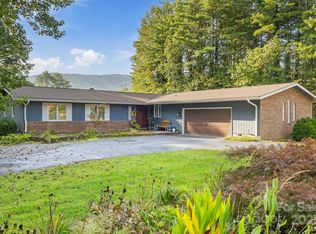 214 Vincent Pl, Hendersonville, NC 28739