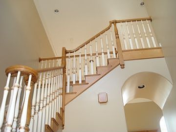 Grand Staircase (Entry)