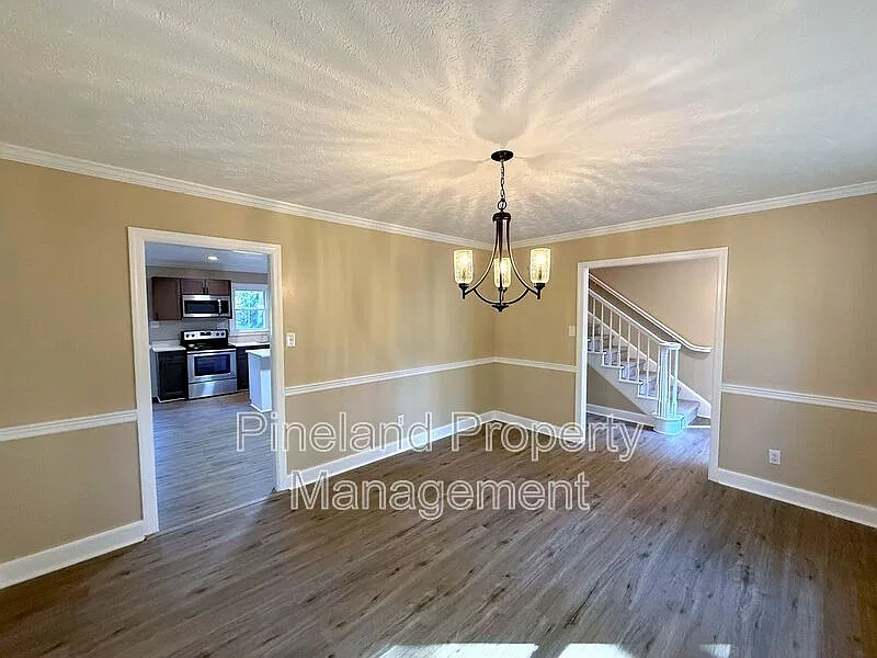 4 bed, 3.0 bath, 2290 sqft, $1,950 — Photo 3