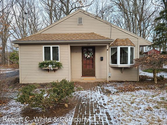 2nd image of 124 Mountain View Rd