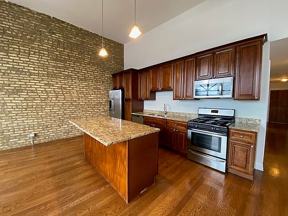 5th image of 2373 N Milwaukee Ave #2