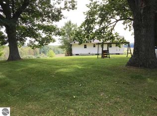 495 W Fleck Rd, Edmore, MI 48829