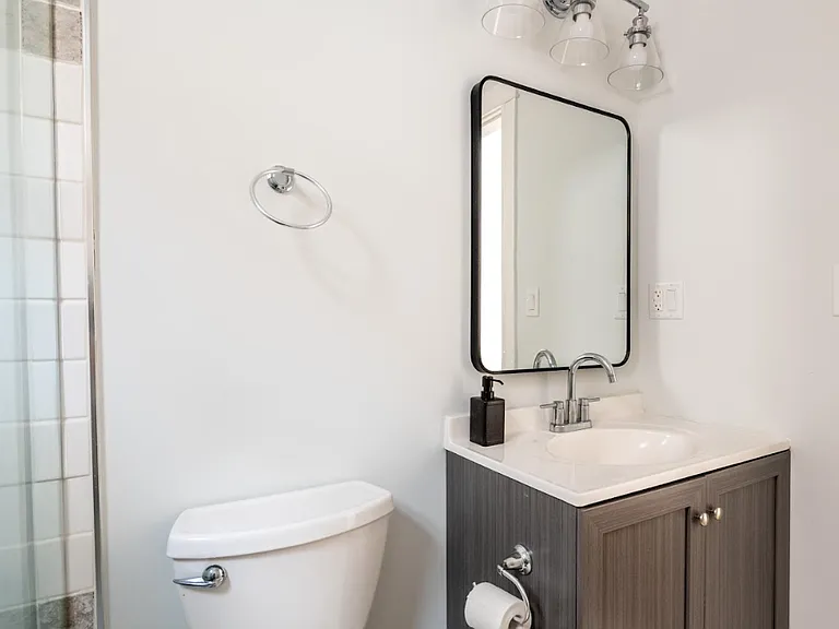 2252 N Lawndale Ave #1 — Photo 23