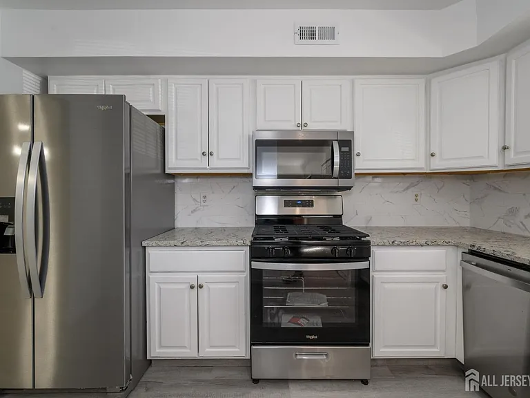 805 Darlington Dr — Photo 10