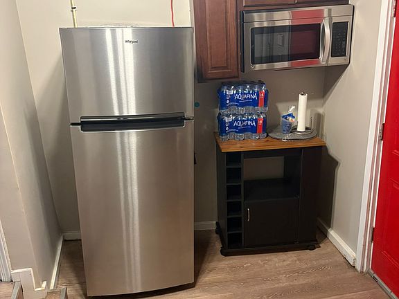 3rd image of 127 Wilmington Pl SE Room 3