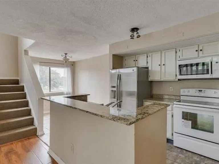 9803 Walnut St #205 — Photo 5