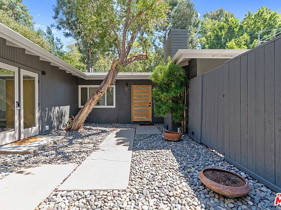 3rd image of 2820 Nichols Canyon Pl