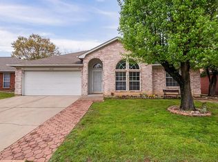 6732 Big Springs Dr, Arlington, TX 76001