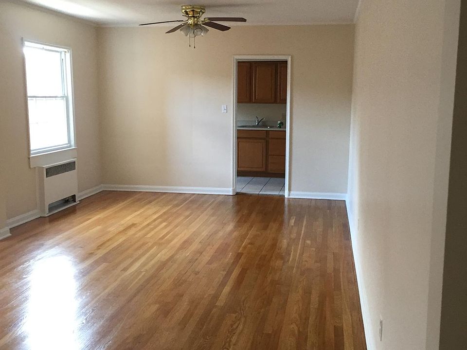 2nd image of 12031 Edgewater Dr Floor 1-104