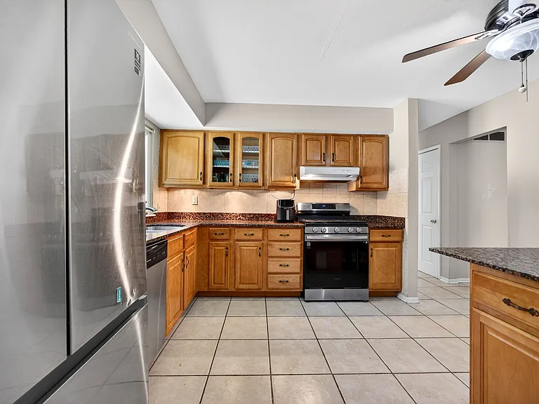 1141 Villaview Dr — Photo 6