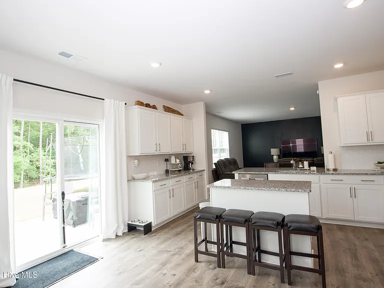 1179 Misty Creek Dr — Photo 23