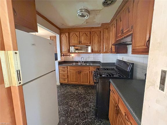 3rd image of 851 Widgeon Rd