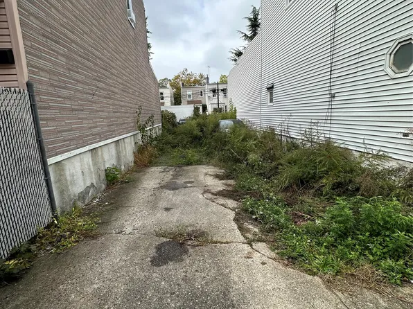 73-30 72 Street, Glendale, NY 11385