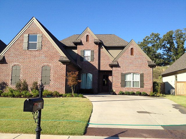 1st image of 342 Windsor Dr N