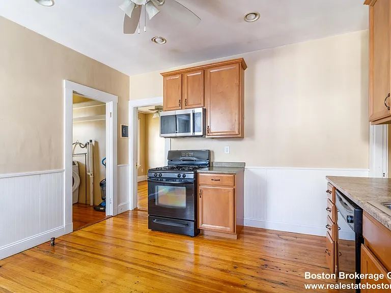 24 Willis St #3 — Photo 4