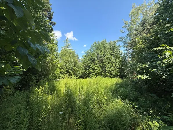5 Black Road N, Searsport, ME 04974