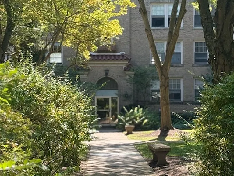 Madison Court — Photo 12