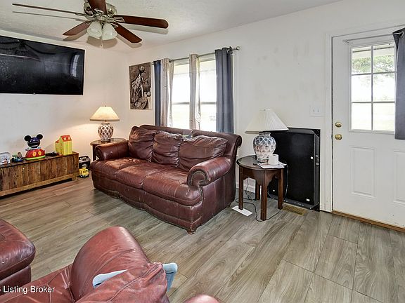 3rd image of 2588 Sulphur Rd