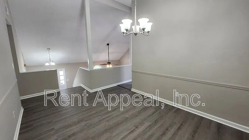 5 bed, 2.5 bath, 1858 sqft, $2,025 — Photo 4