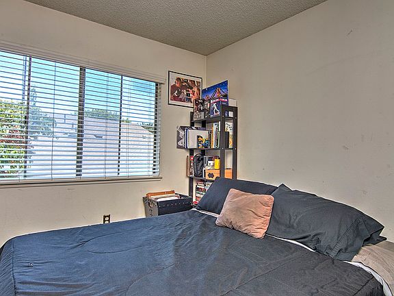 5th image of 2621 W Northwood #90