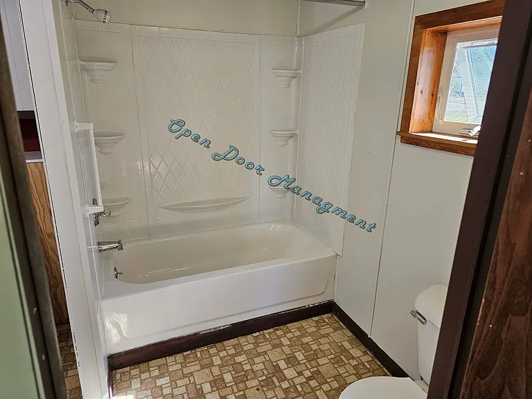 2324 Pine St — Photo 8