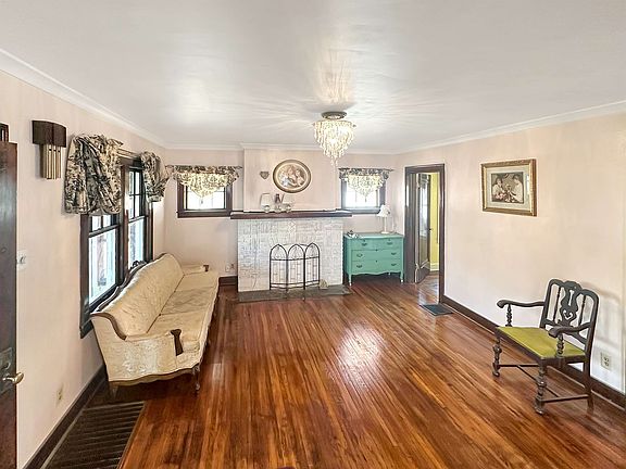 3rd image of 610 Monterey Ave
