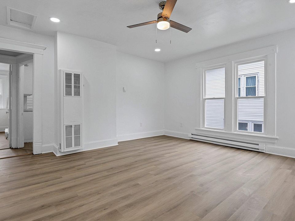 1st image of 46 W Como Ave APT C