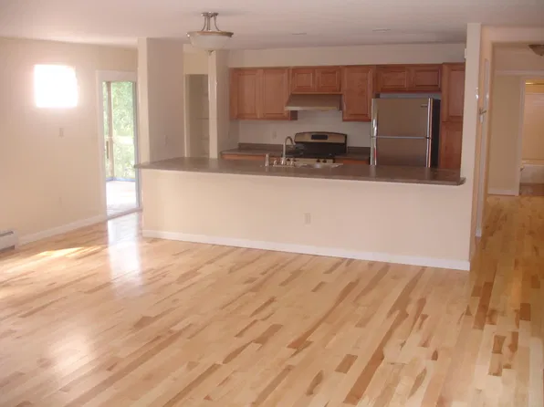 60 Austin Dr APT 2, Burlington, VT 05401