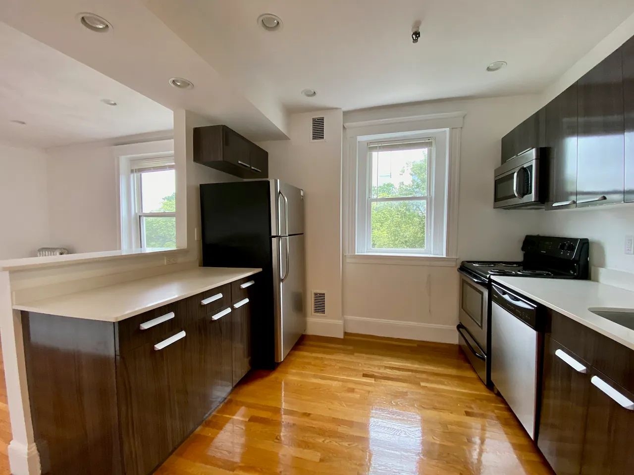 235 Park Dr — Photo 2