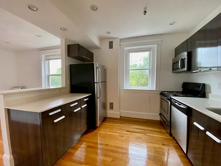 235 Park Dr #1 — Photo 2