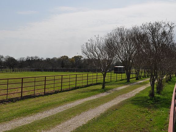 2nd image of 5942 County Road 4061