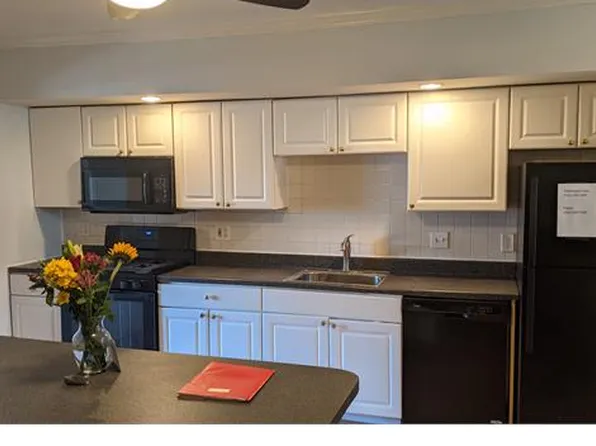 3338 D St SE APT 2, Washington, DC 20019