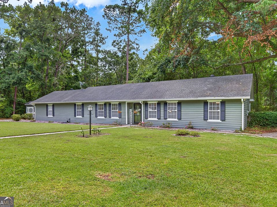 1st image of 901 Queens Ct