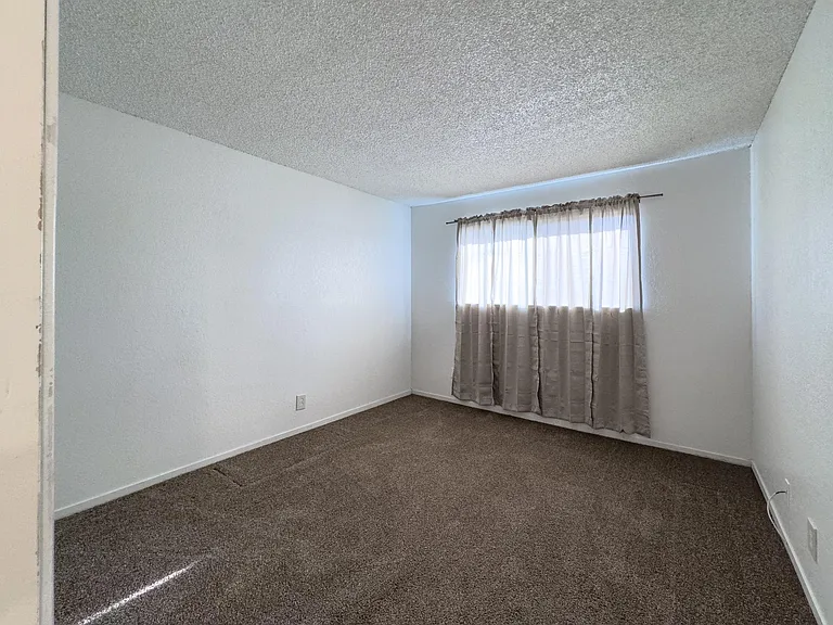 Evergreen Park Apartments — Photo 9