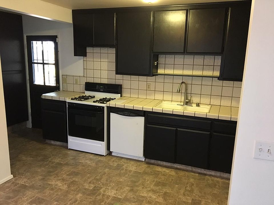 2nd image of 429 E Warren Ave