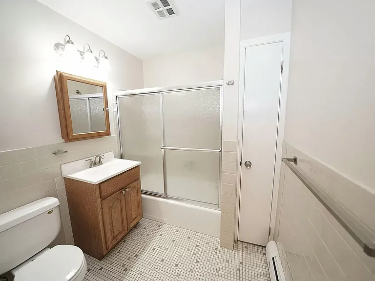 1311 W 82nd St #B — Photo 8