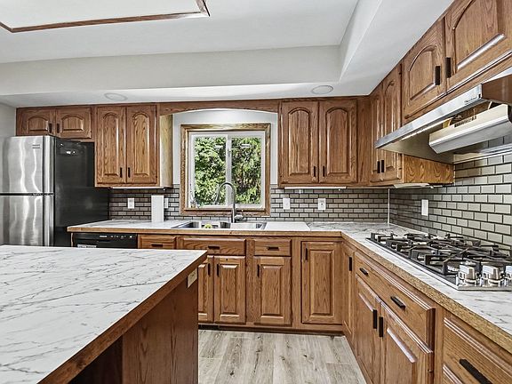 3rd image of 5104 Stony Creek Dr
